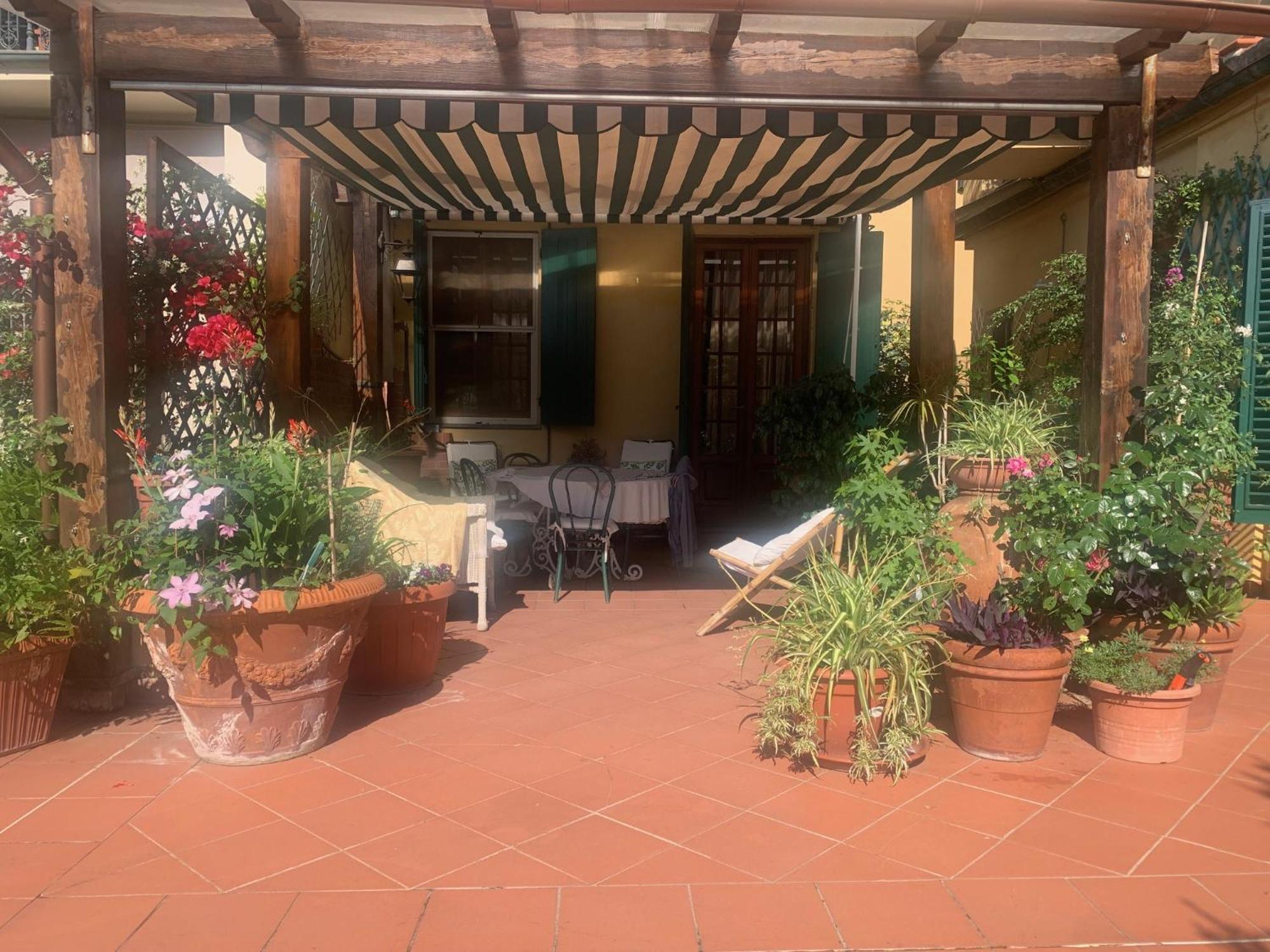 La Terrazza Da Ernestina Apartman Lucca Kültér fotó