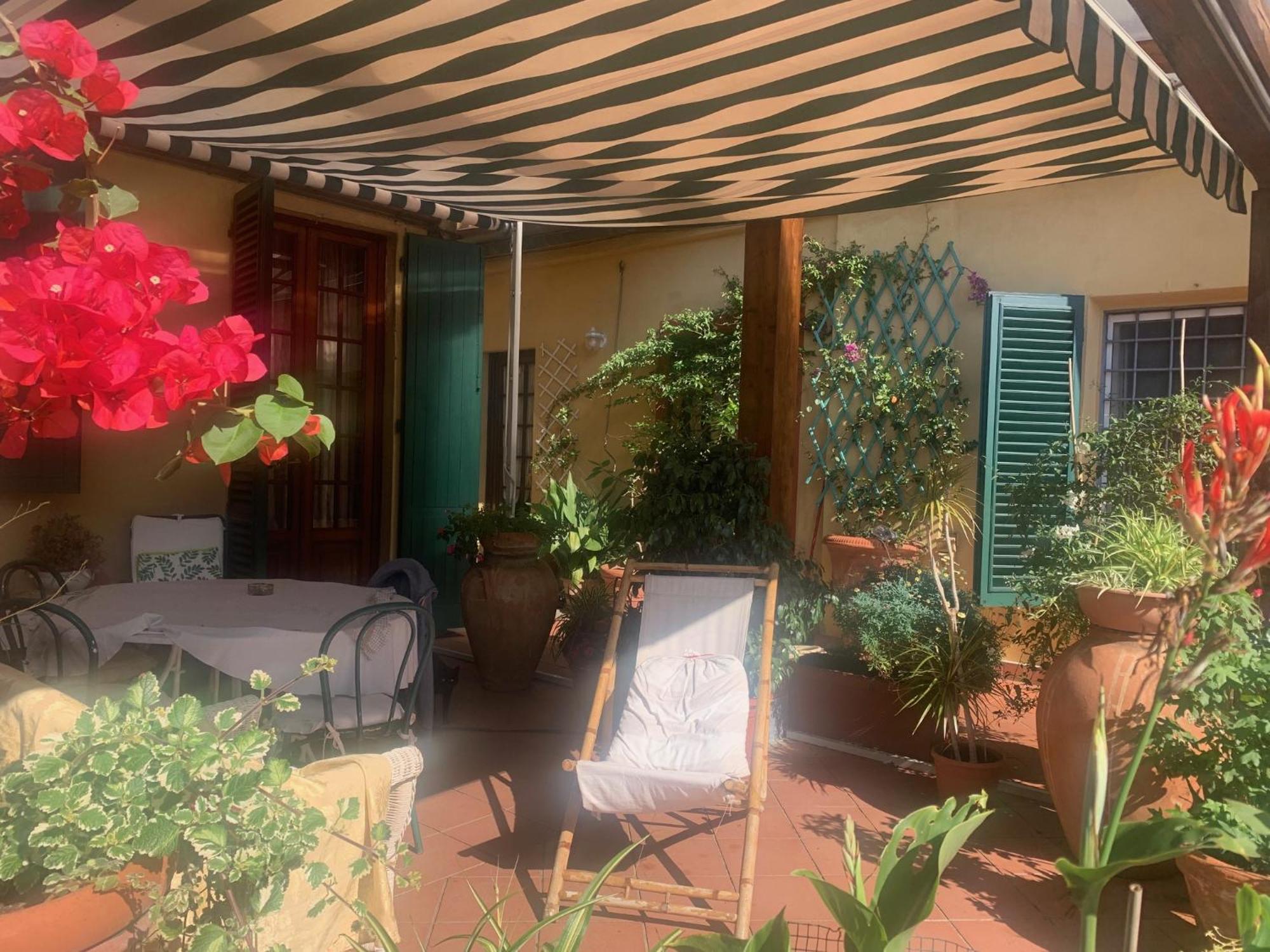 La Terrazza Da Ernestina Apartman Lucca Kültér fotó