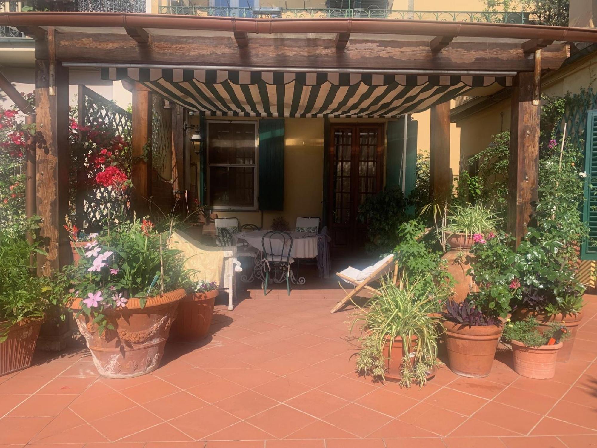 La Terrazza Da Ernestina Apartman Lucca Kültér fotó