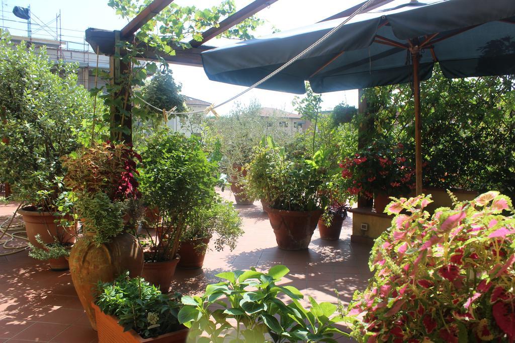 La Terrazza Da Ernestina Apartman Lucca Szoba fotó