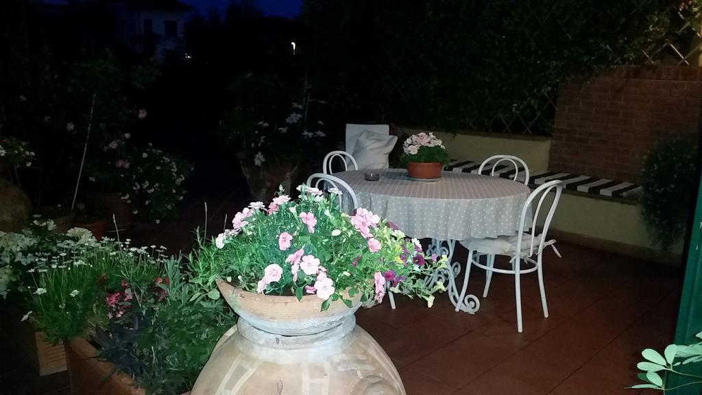 La Terrazza Da Ernestina Apartman Lucca Kültér fotó